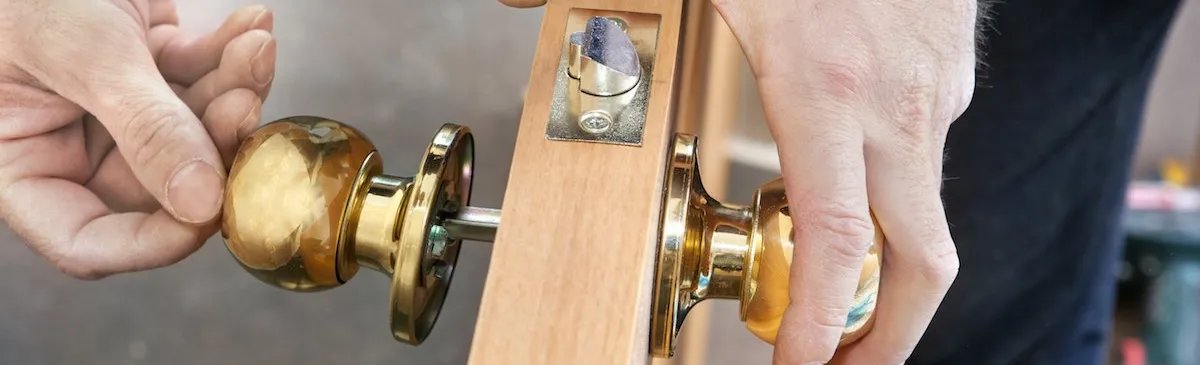 What is a residential locksmith?